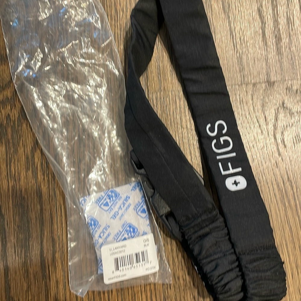 figs black lanyard